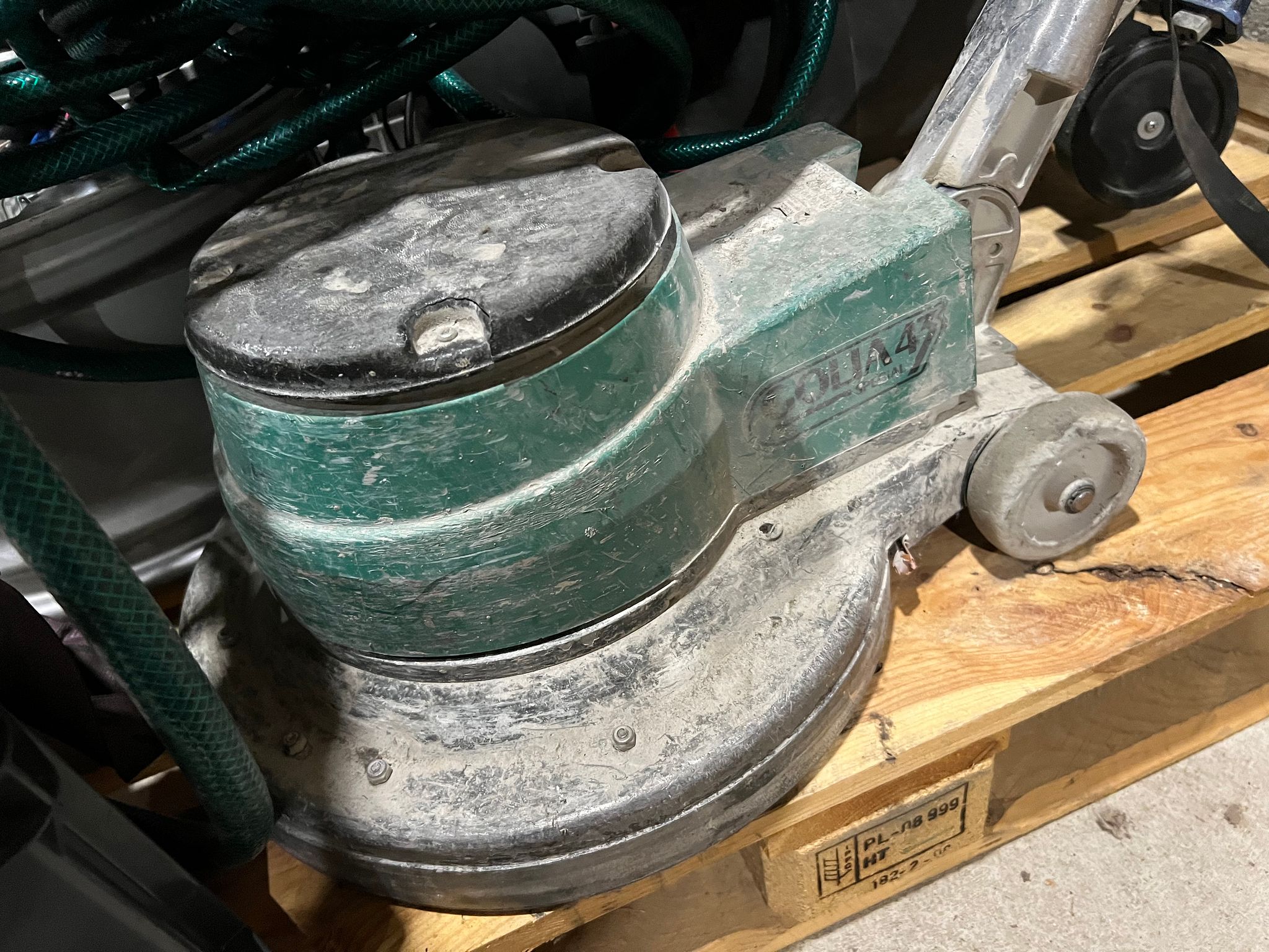 Image 6/9