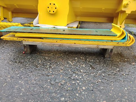 Image 3/4