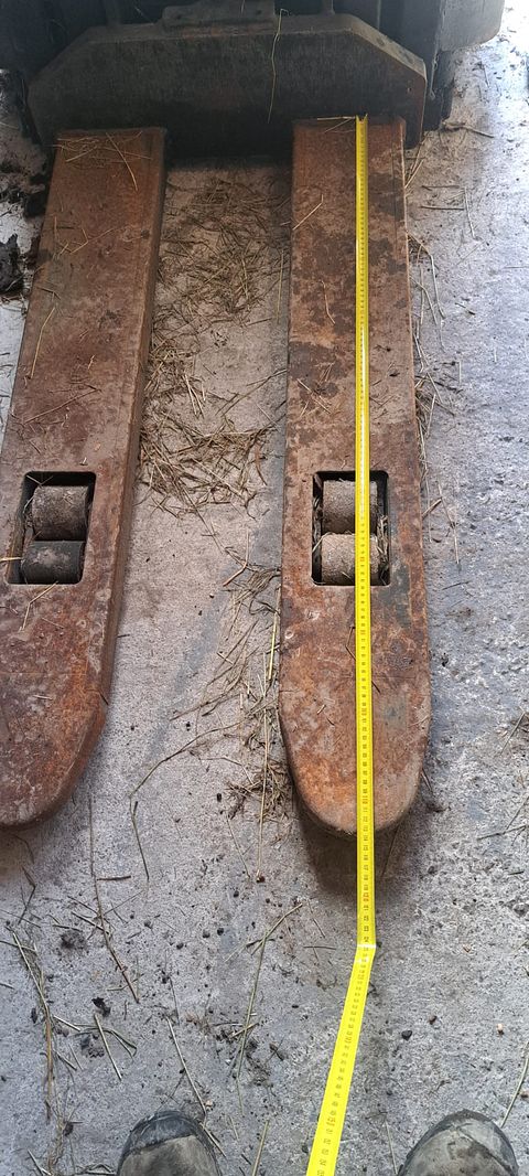 Image 8/10