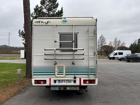 Image 8/34