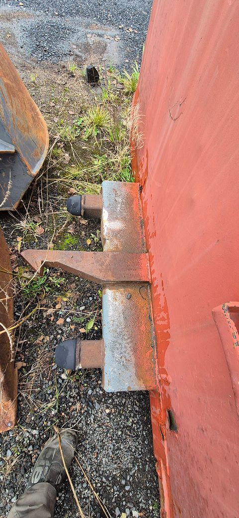 Image 4/5