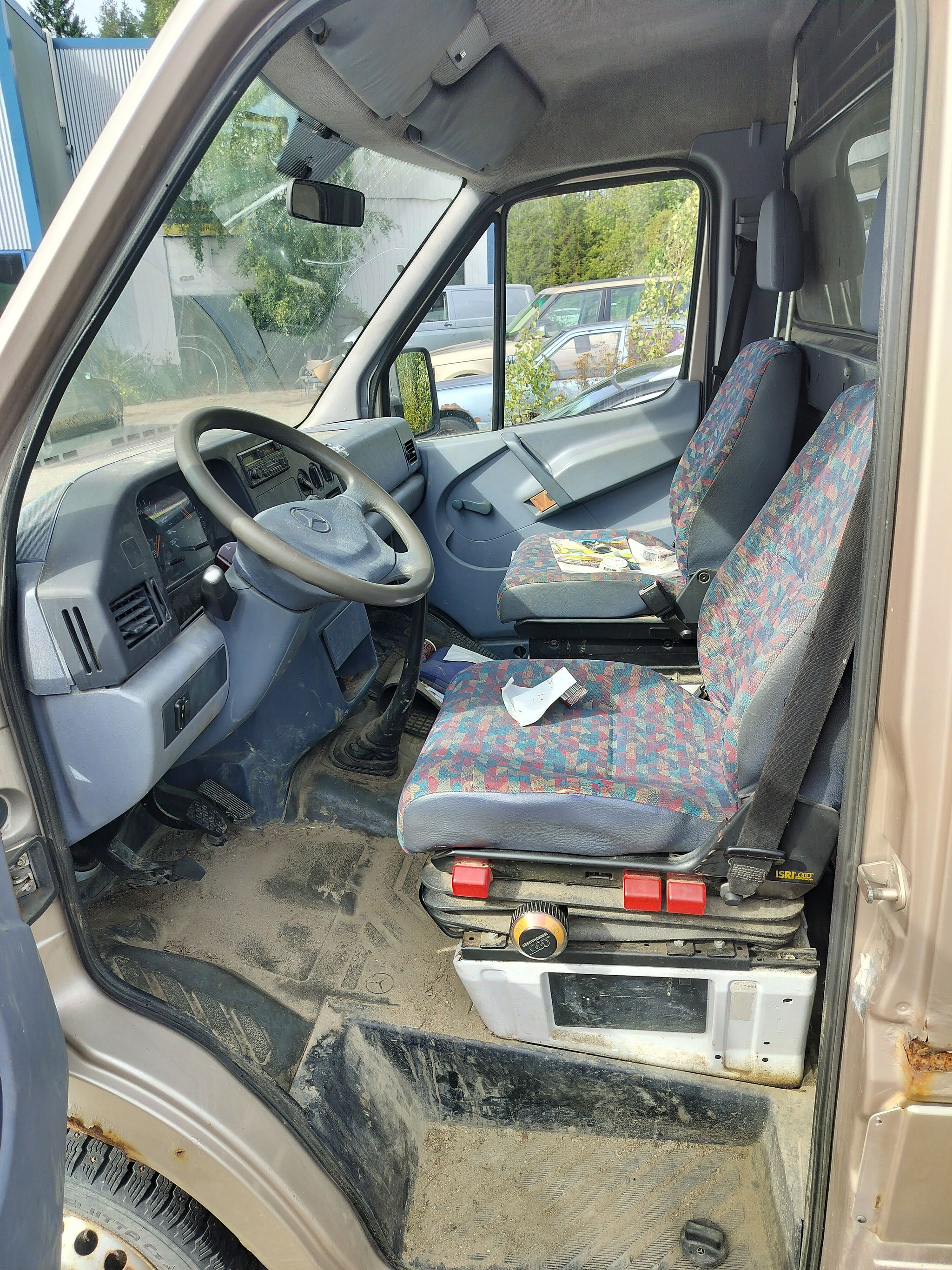 Image 2/9