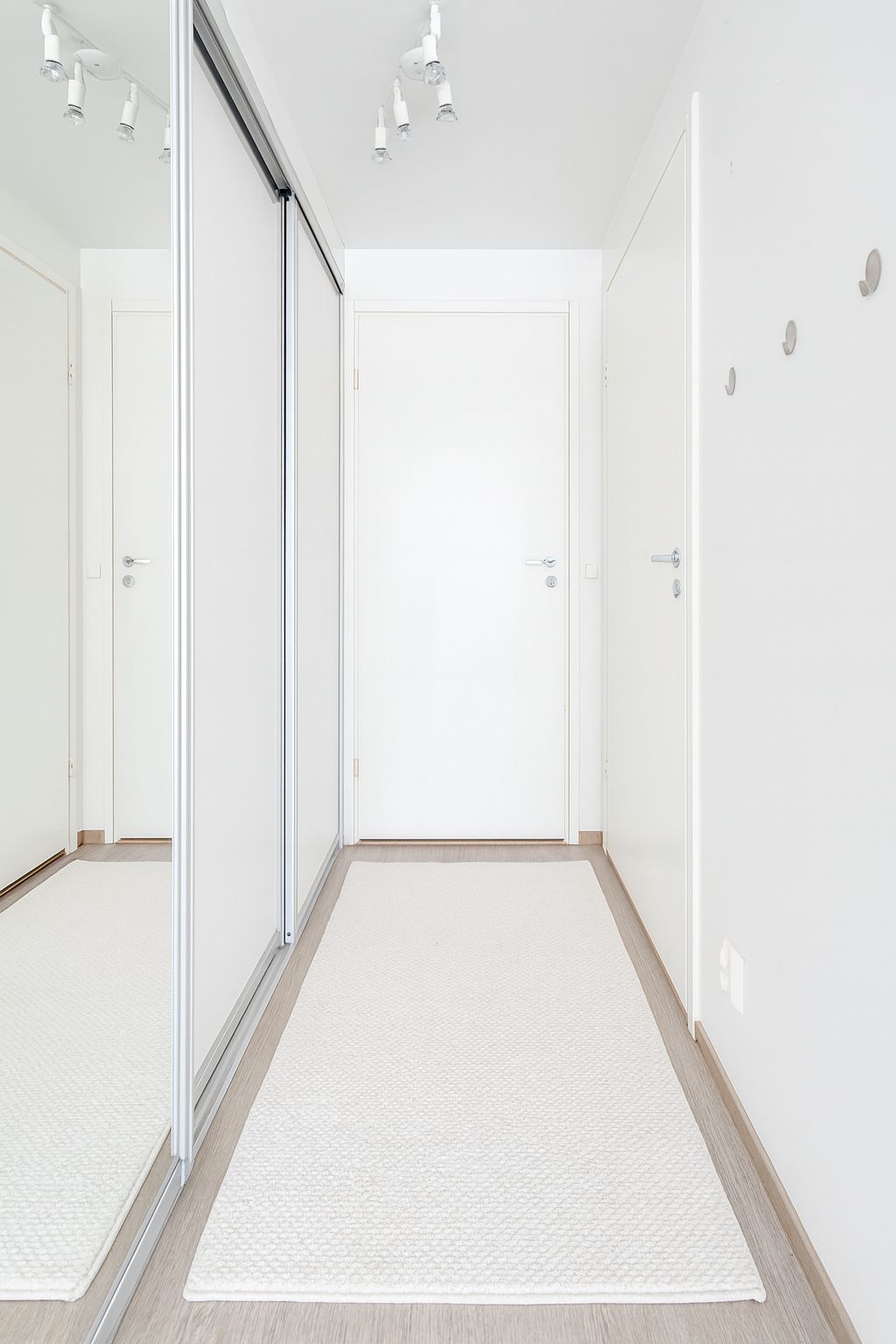 Image 8/17