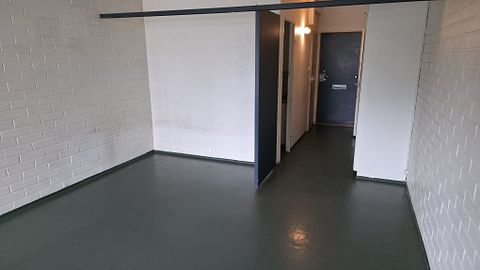 Image 1/24