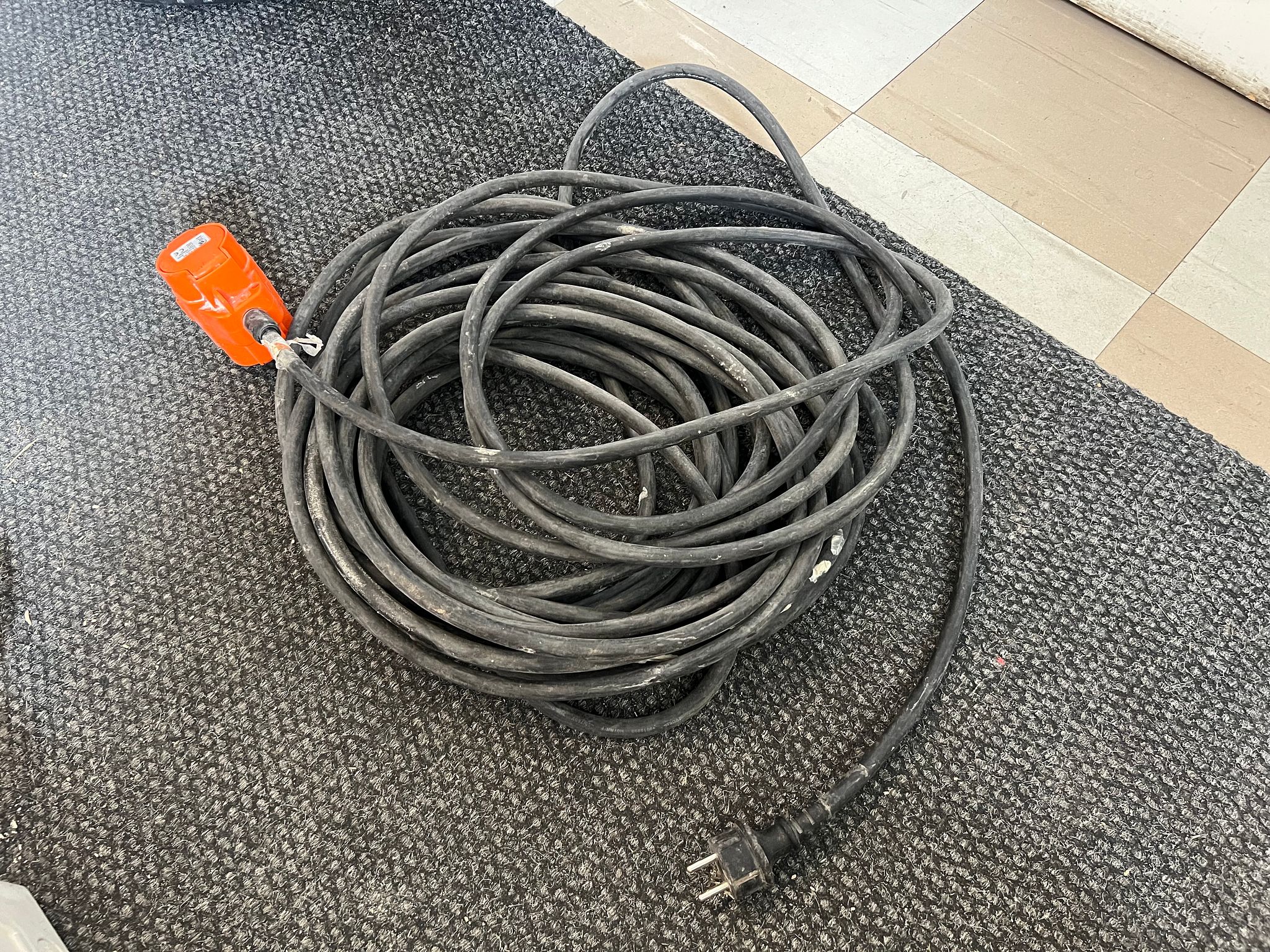 Image 8/9