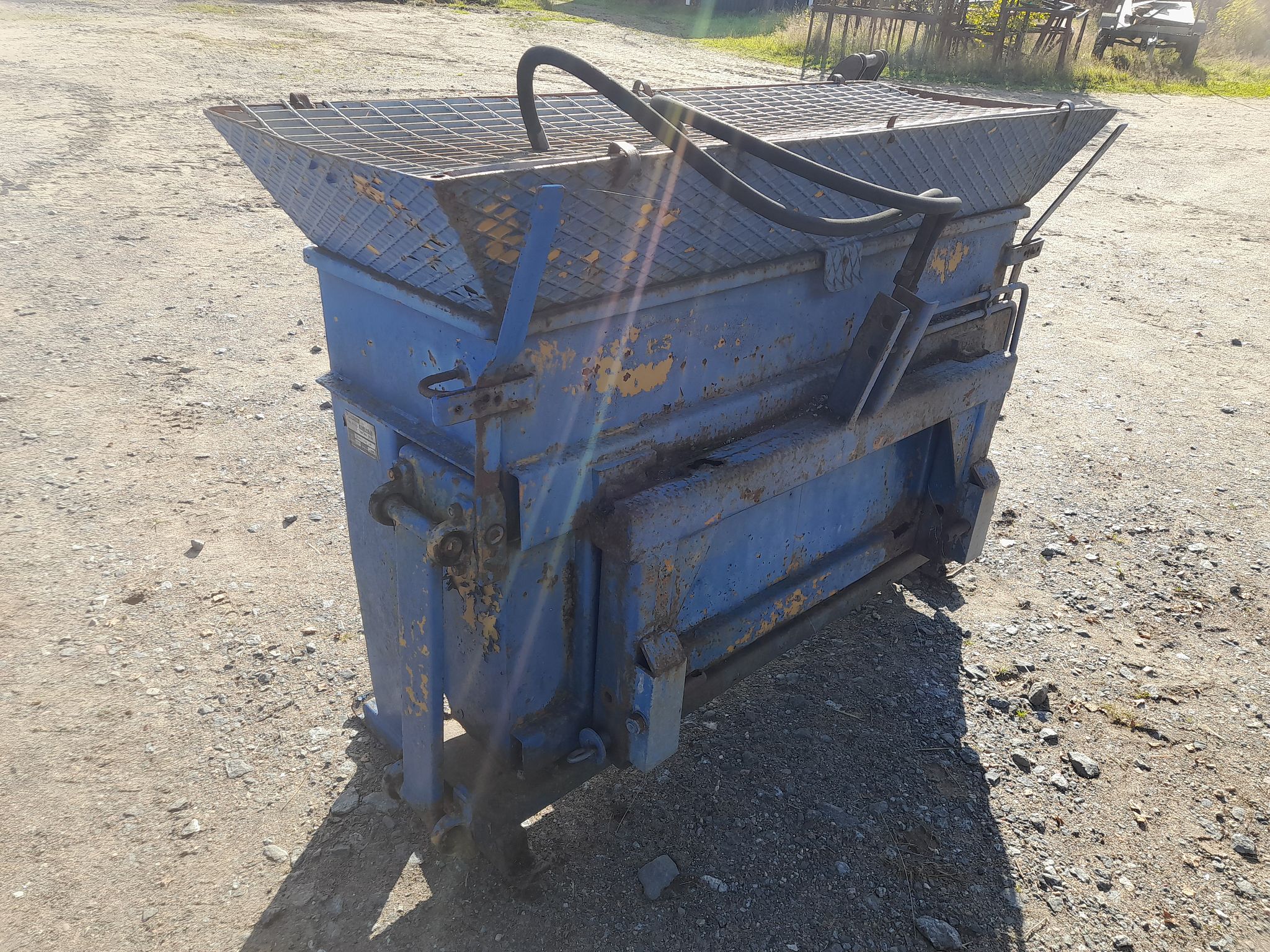 Image 6/10