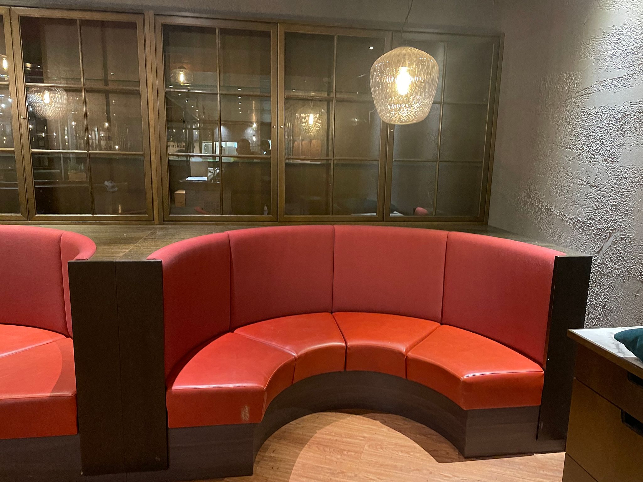 Image 3/8
