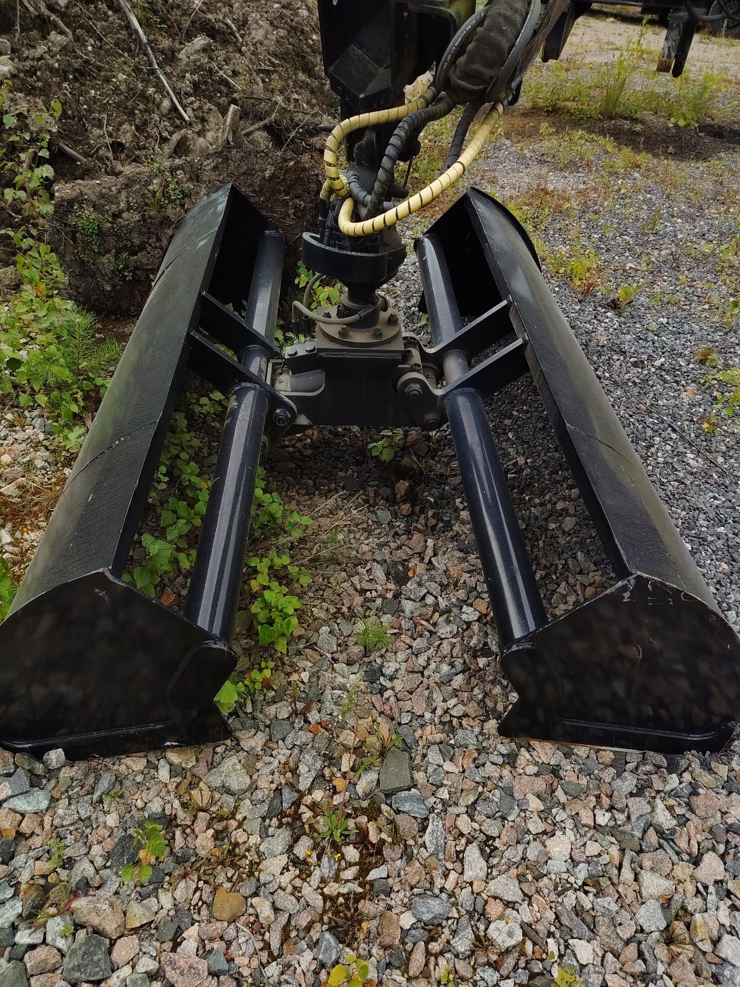Image 2/4