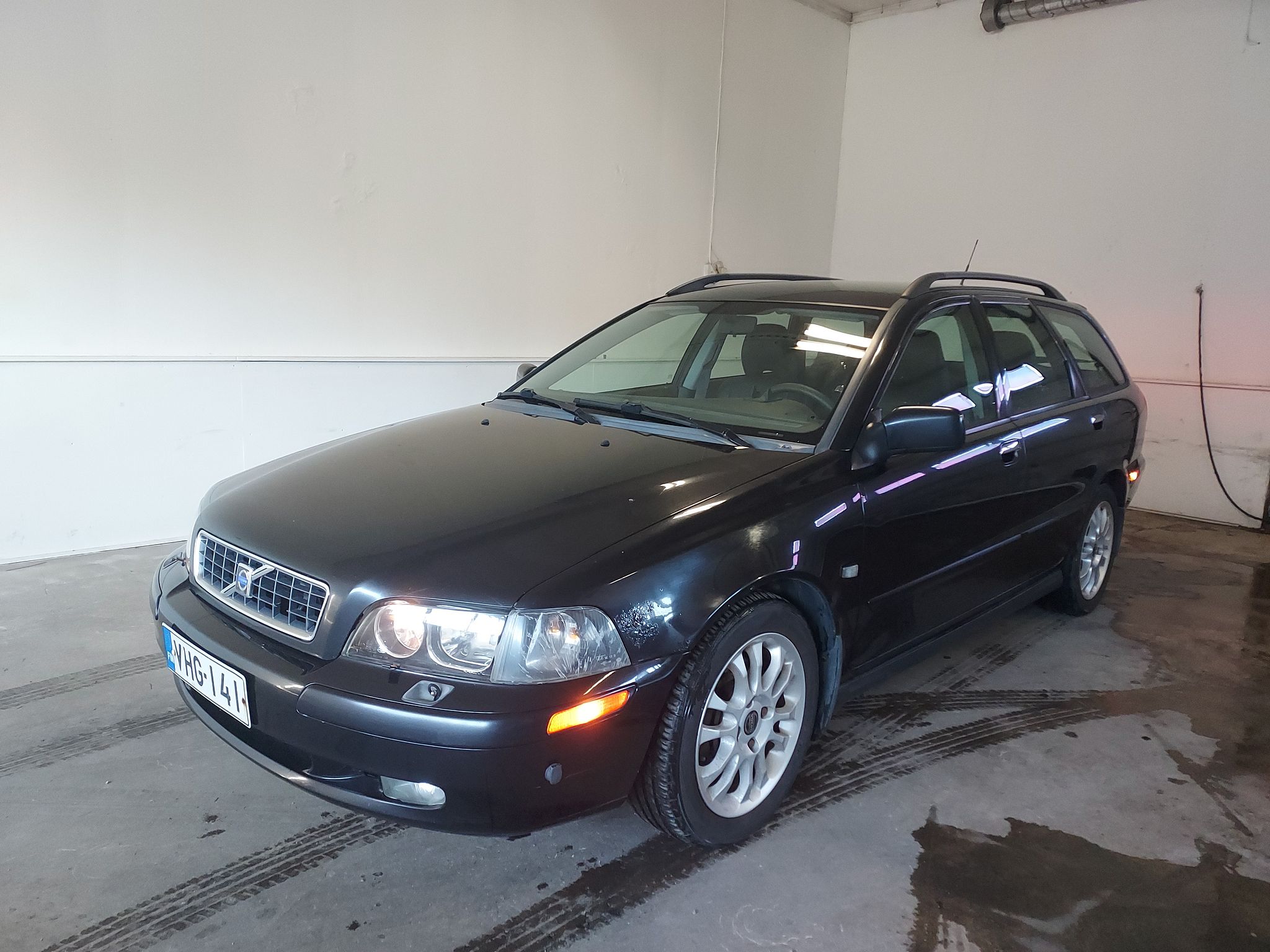 Image 1/42