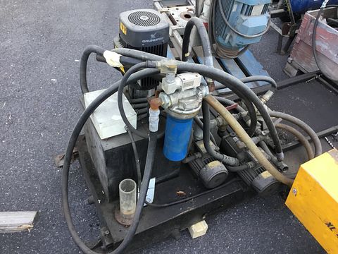 Image 12/23