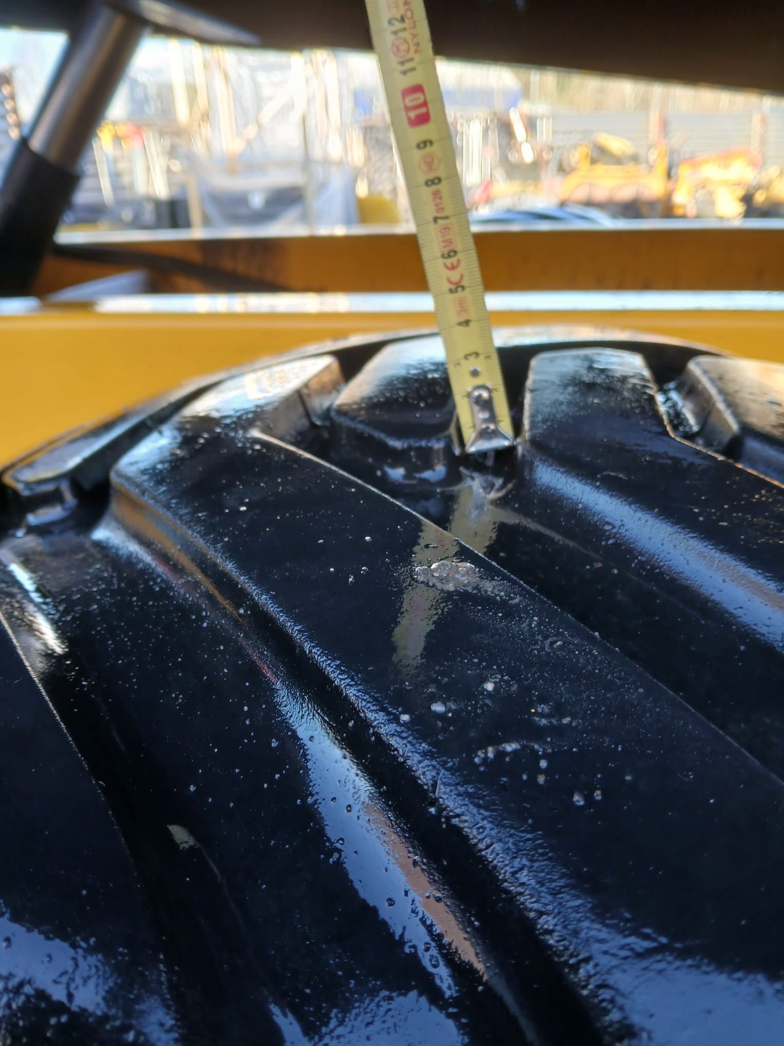Image 2/8