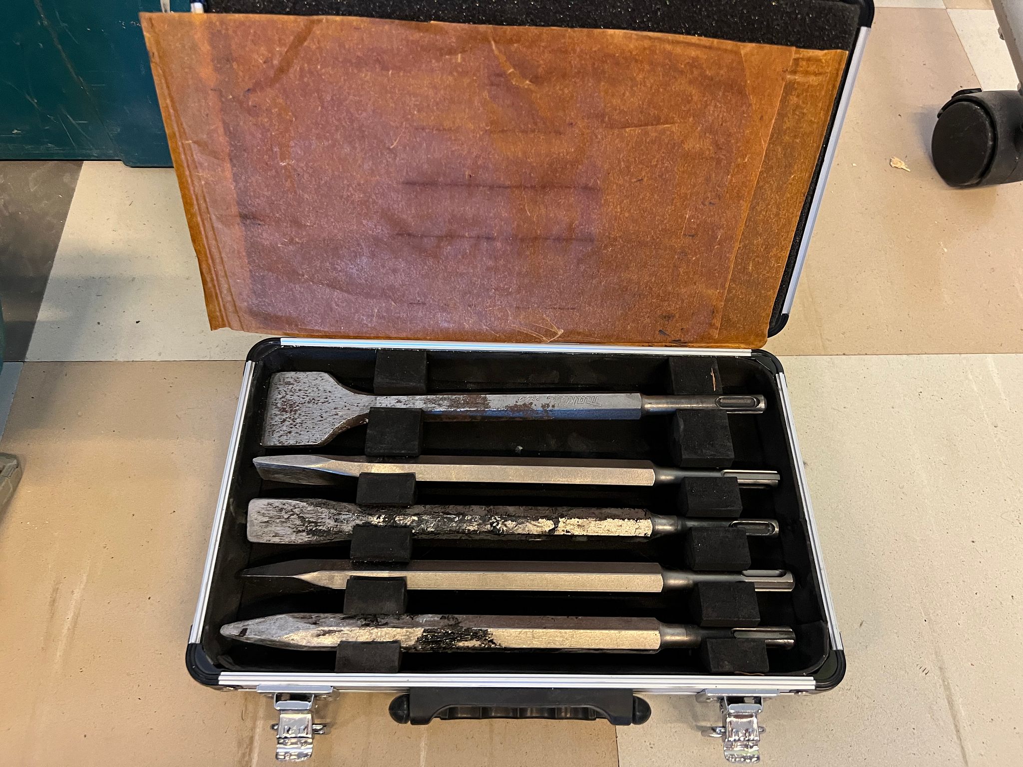 Image 3/18