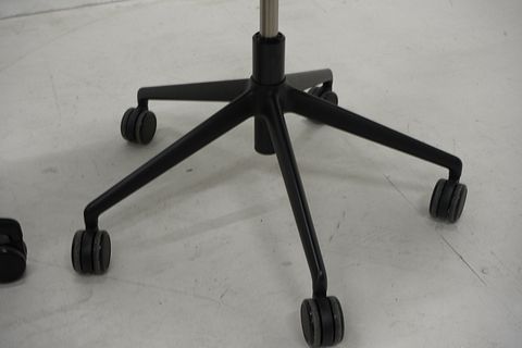 Image 8/10