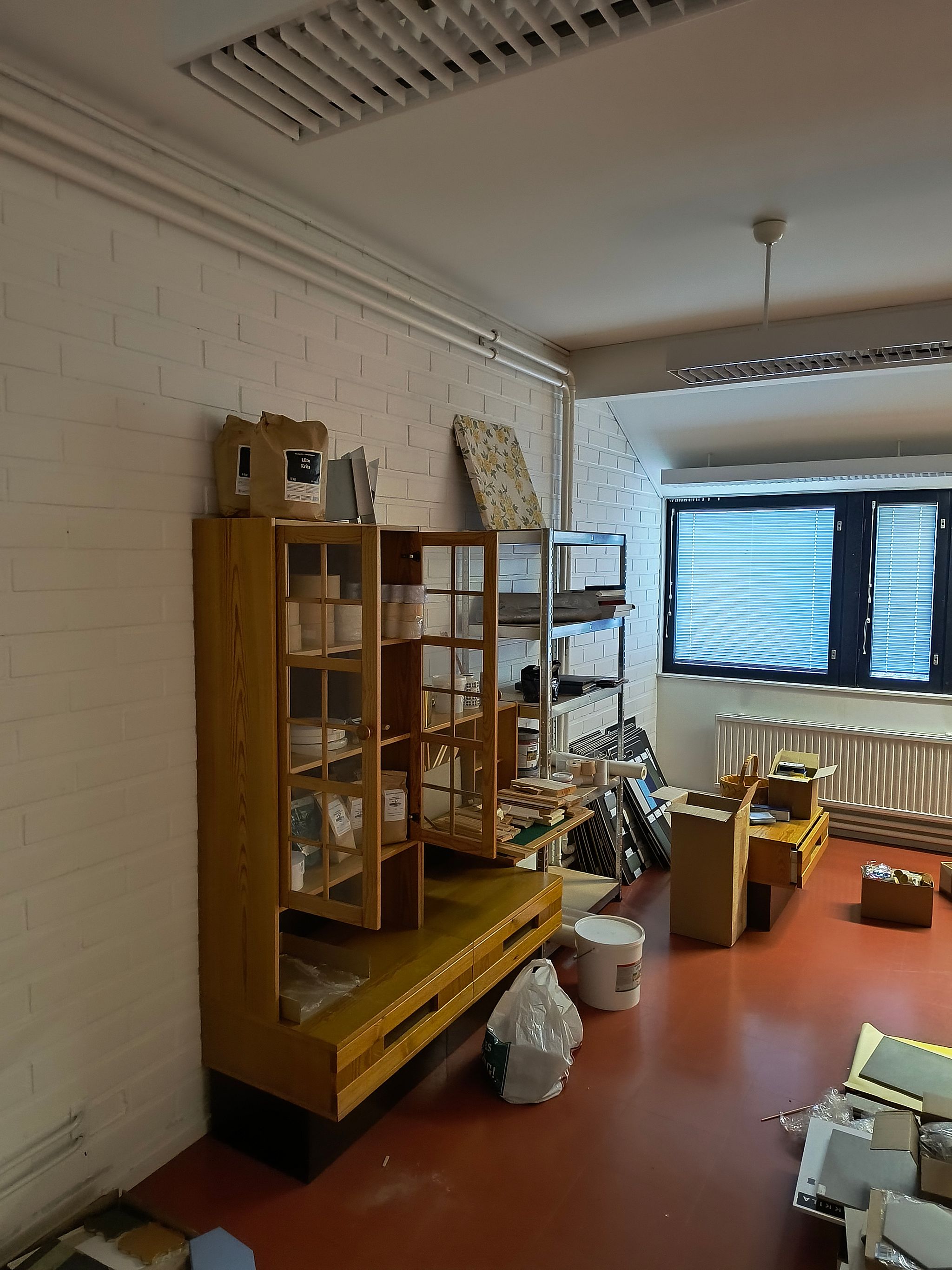 Image 24/64