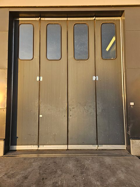 Image 1/6