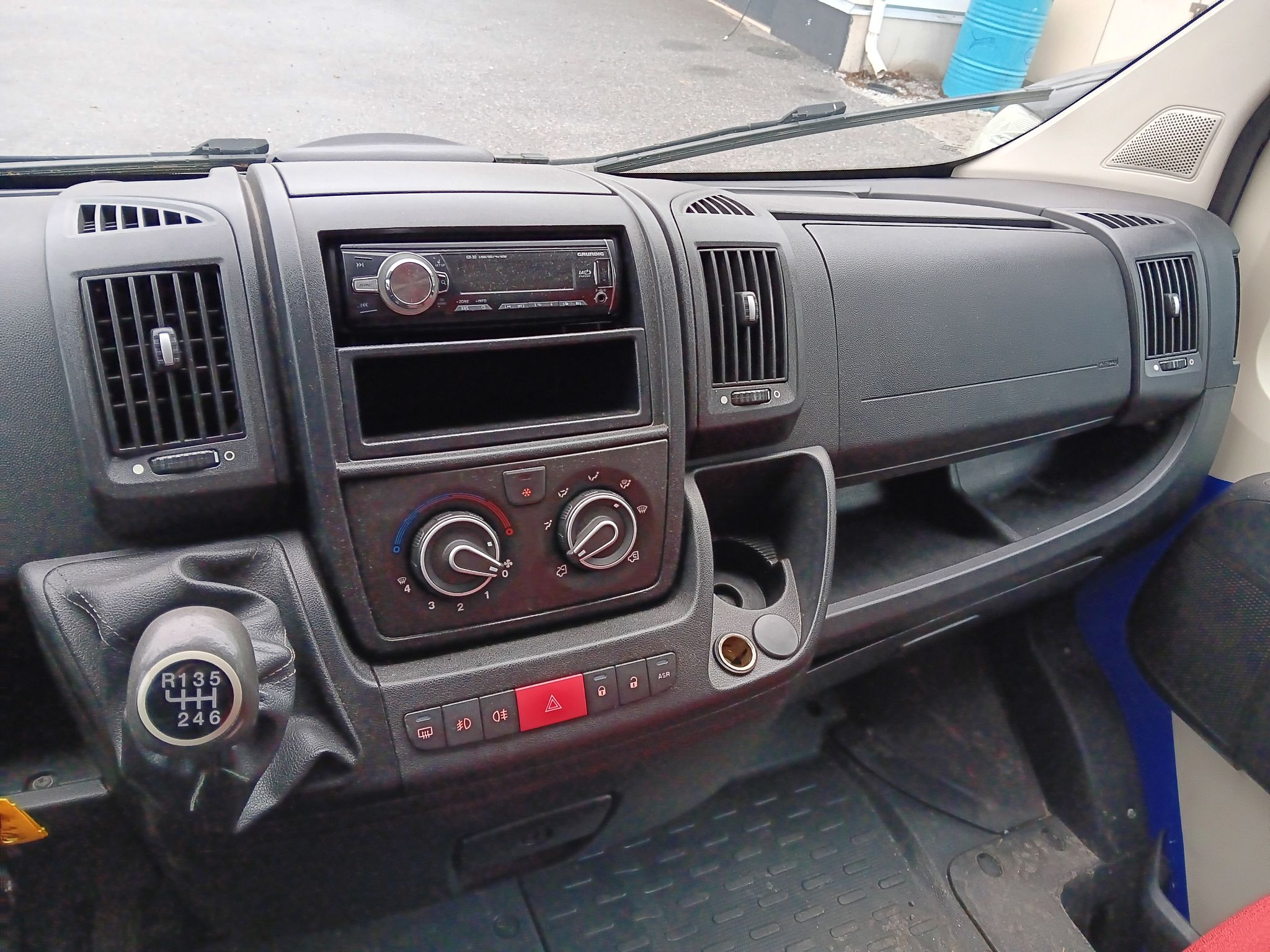 Image 8/16