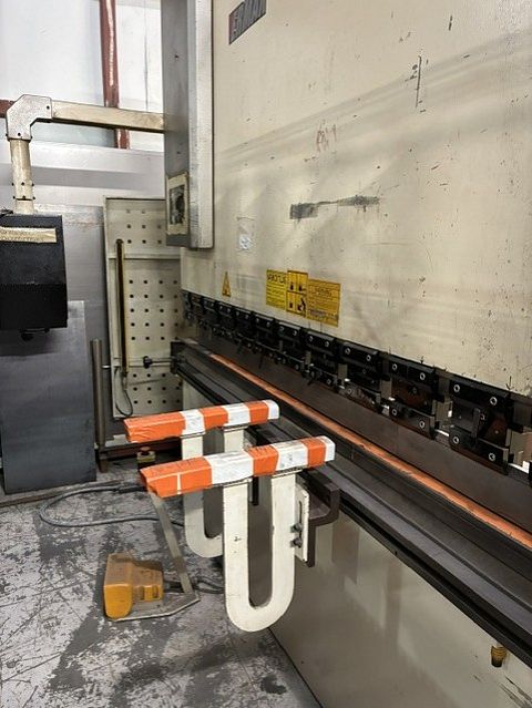 Image 3/8