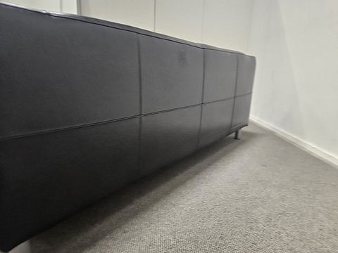 Image 8/10