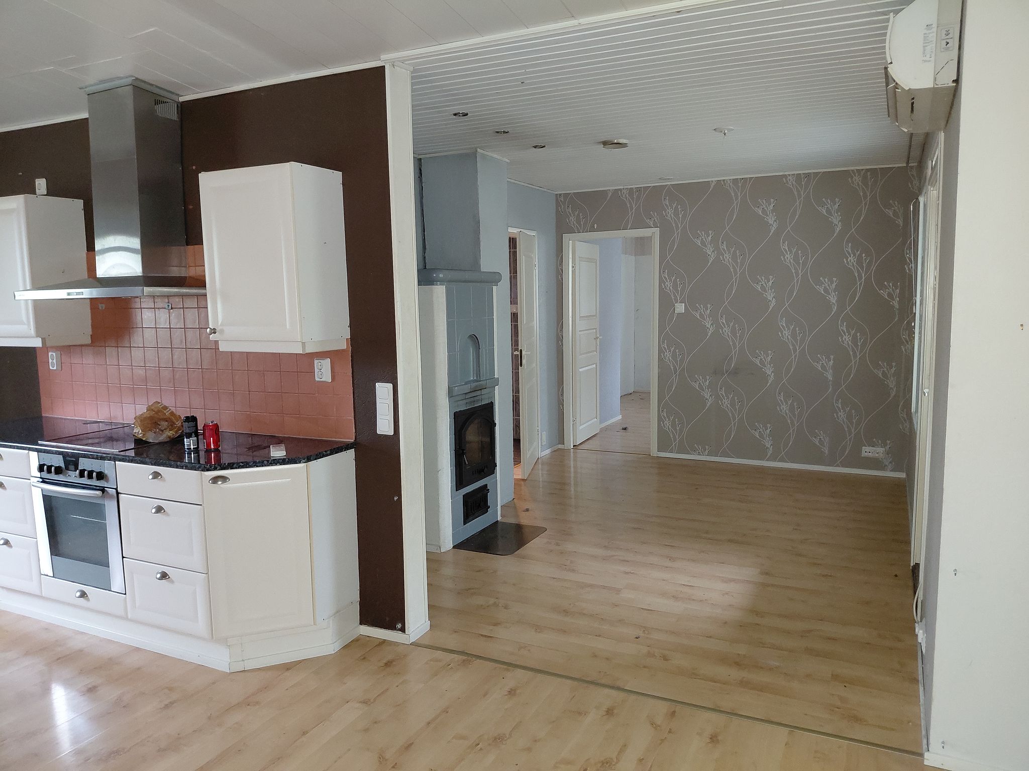 Image 19/46
