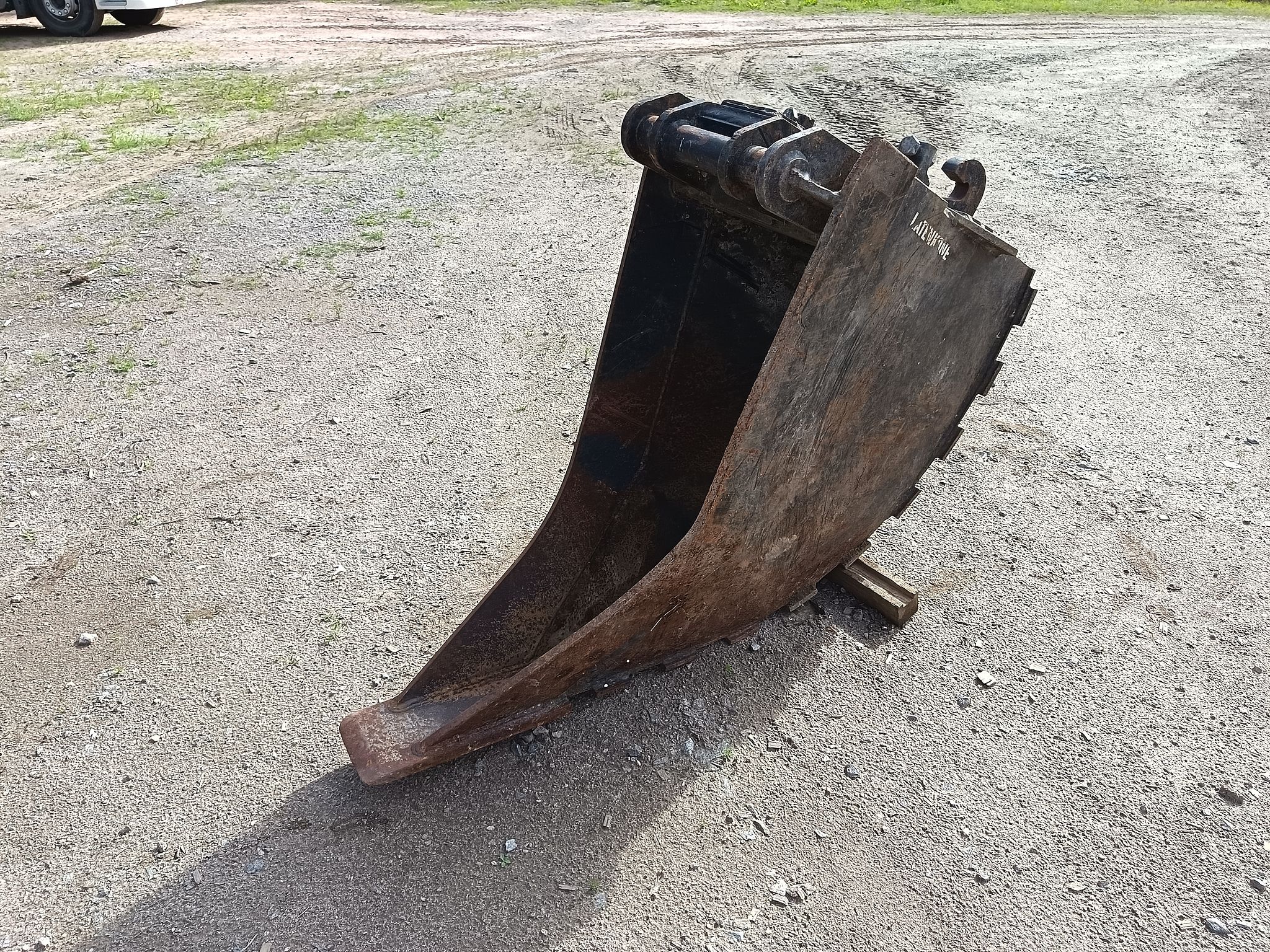 Image 3/12