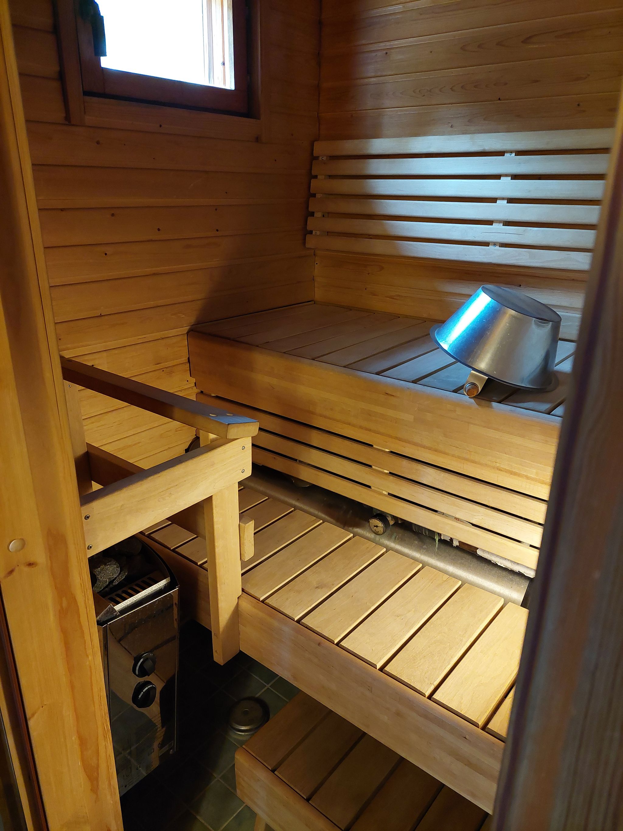 Image 3/8