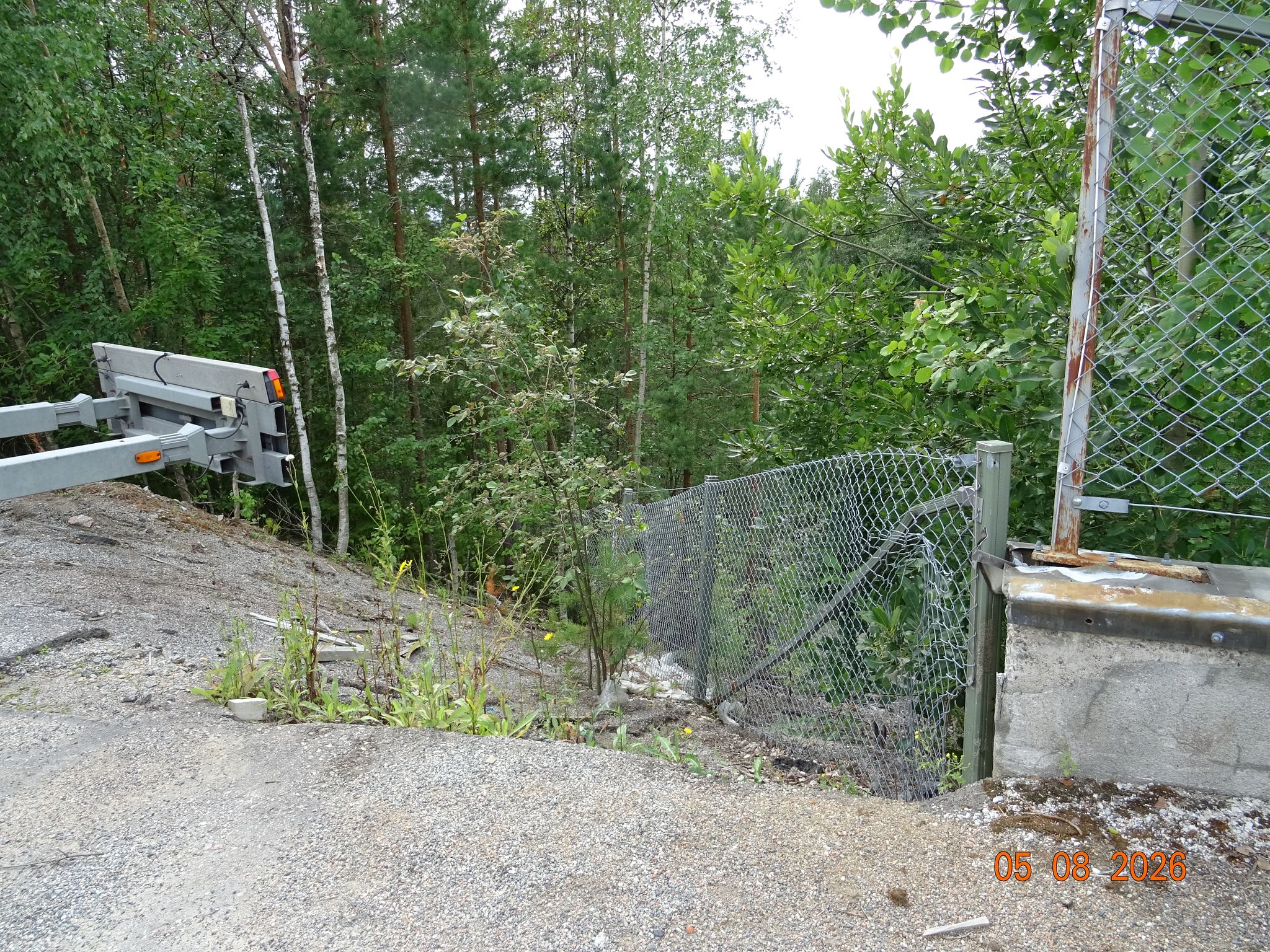 Image 11/16