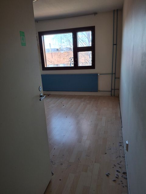 Image 12/16