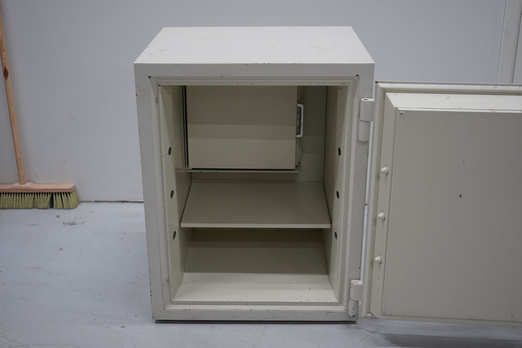 Image 2/10