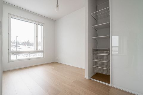 Image 10/16