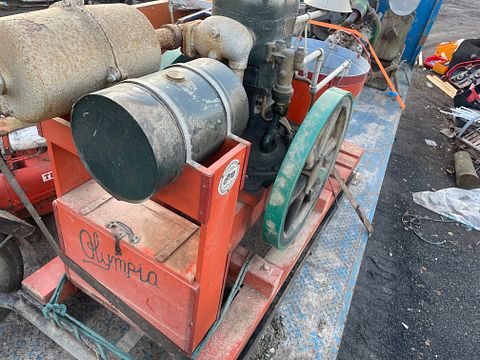 Image 4/5