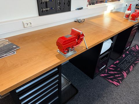 Image 2/25