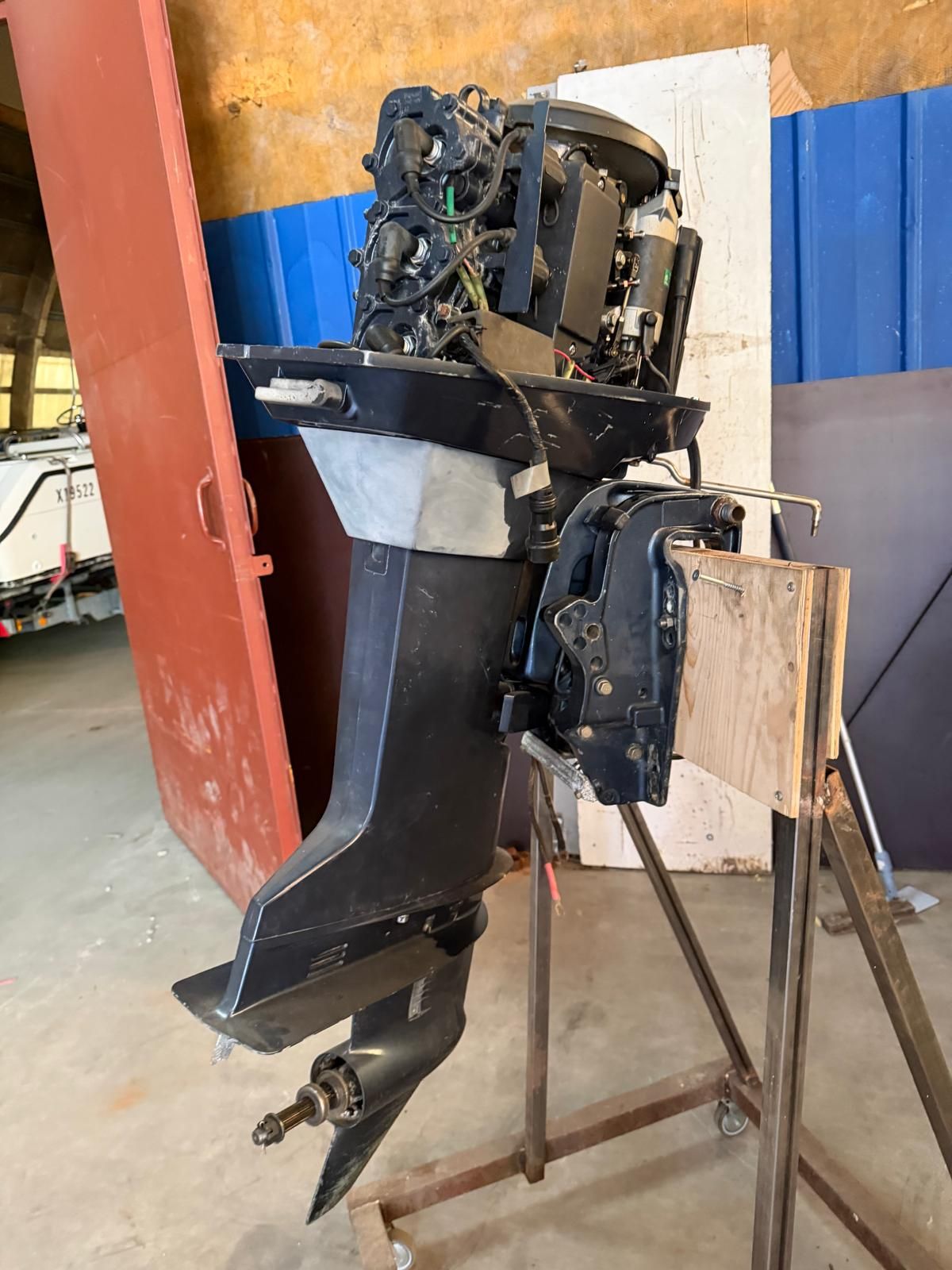 Image 1/8