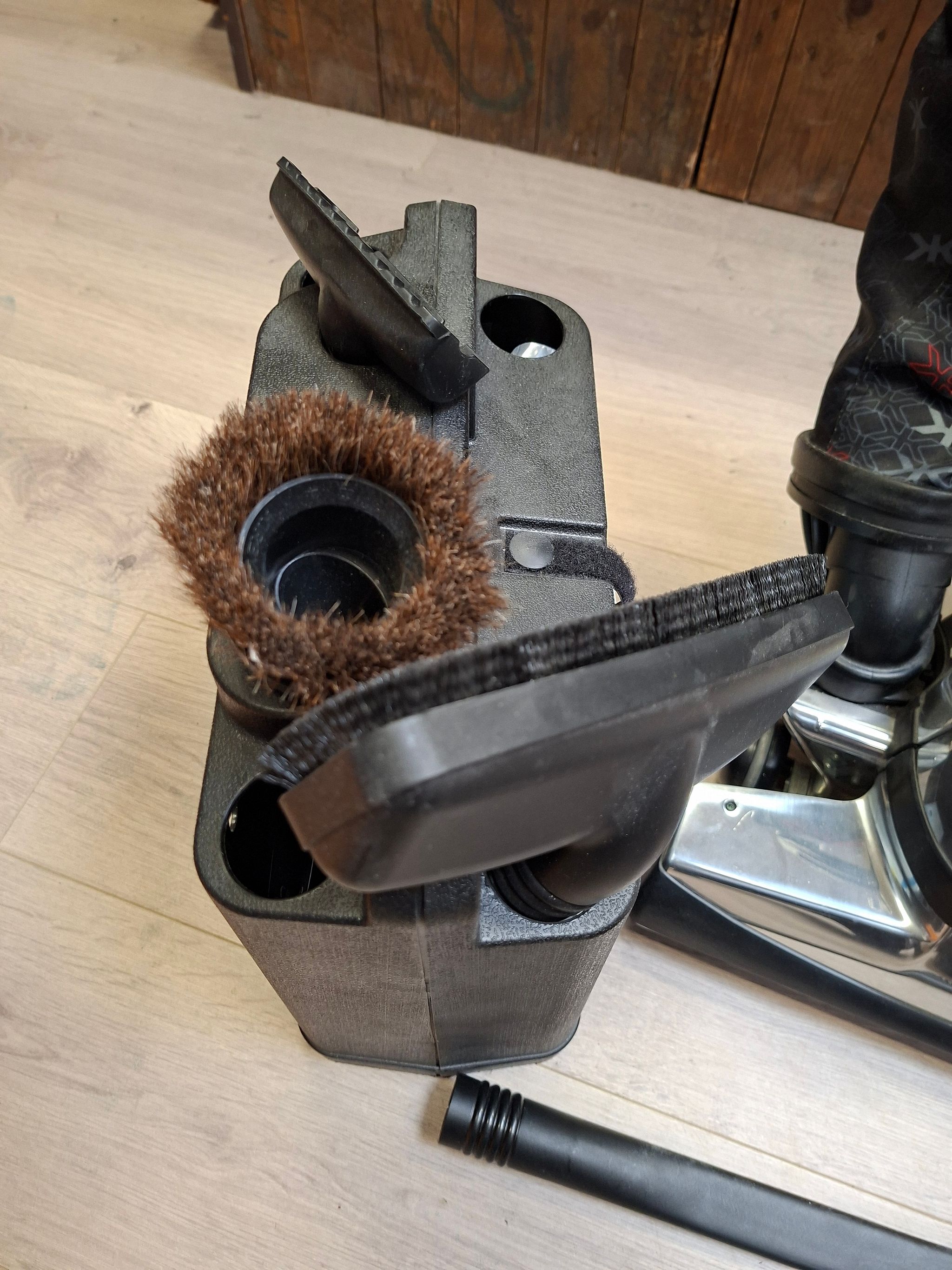 Image 8/10