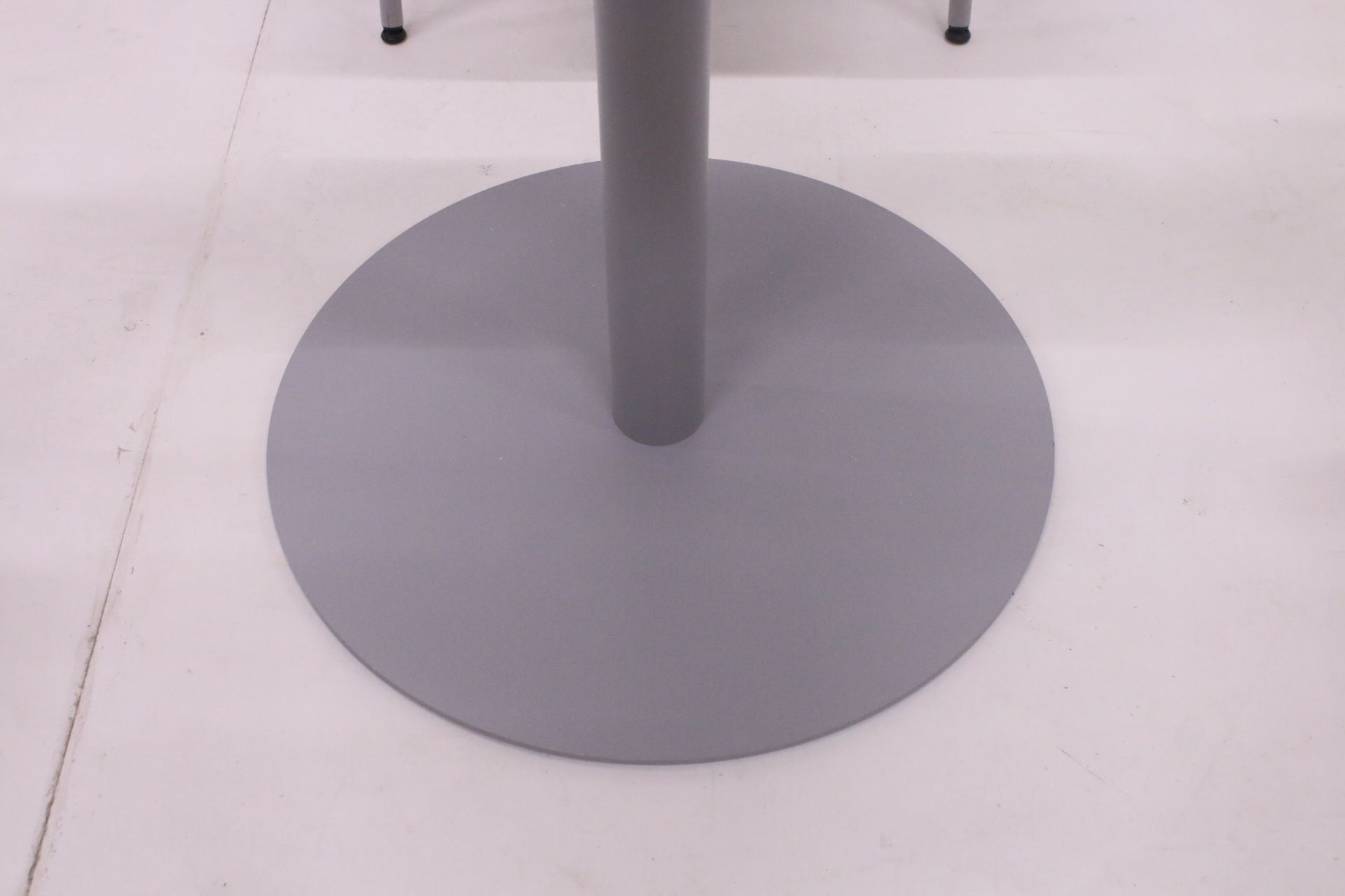 Image 8/12