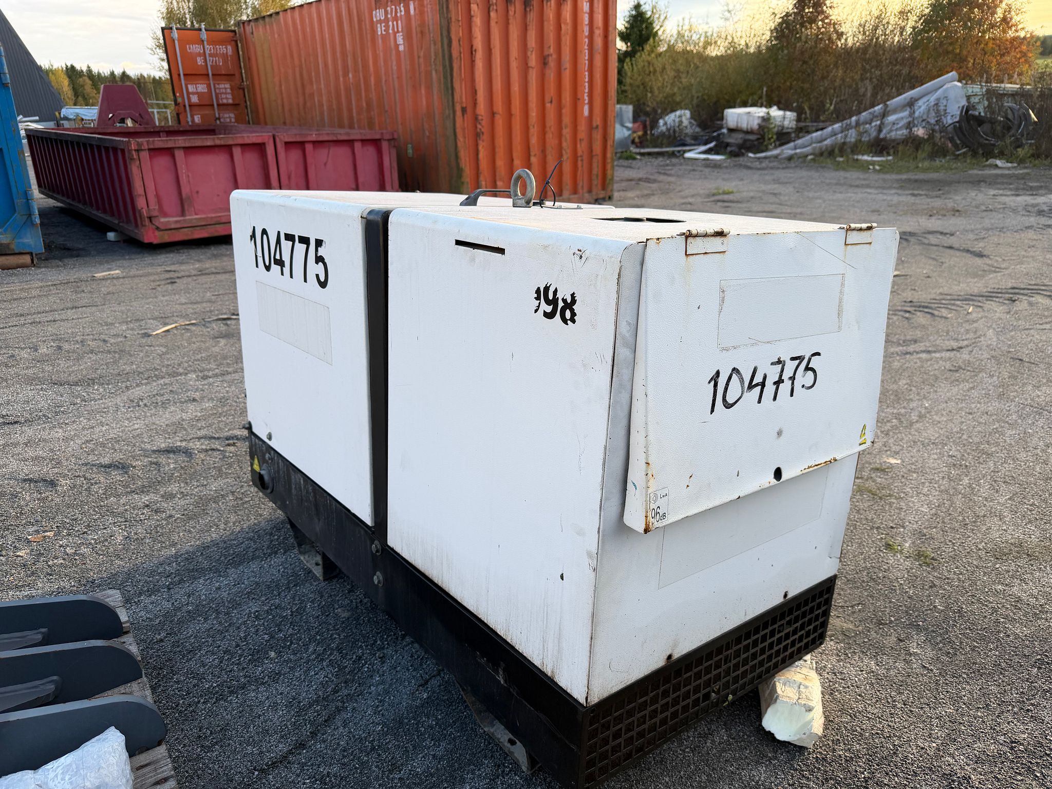 Image 4/10