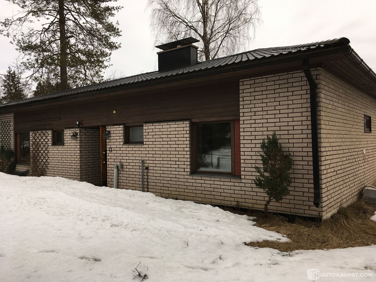 Asunto-osakeyhtiön osakkeet Karjaalla // Aktierna i ett bostadsaktiebolag i  Karis, Raasepori 