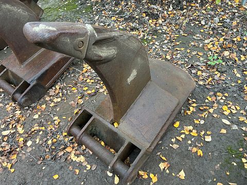 Image 5/6