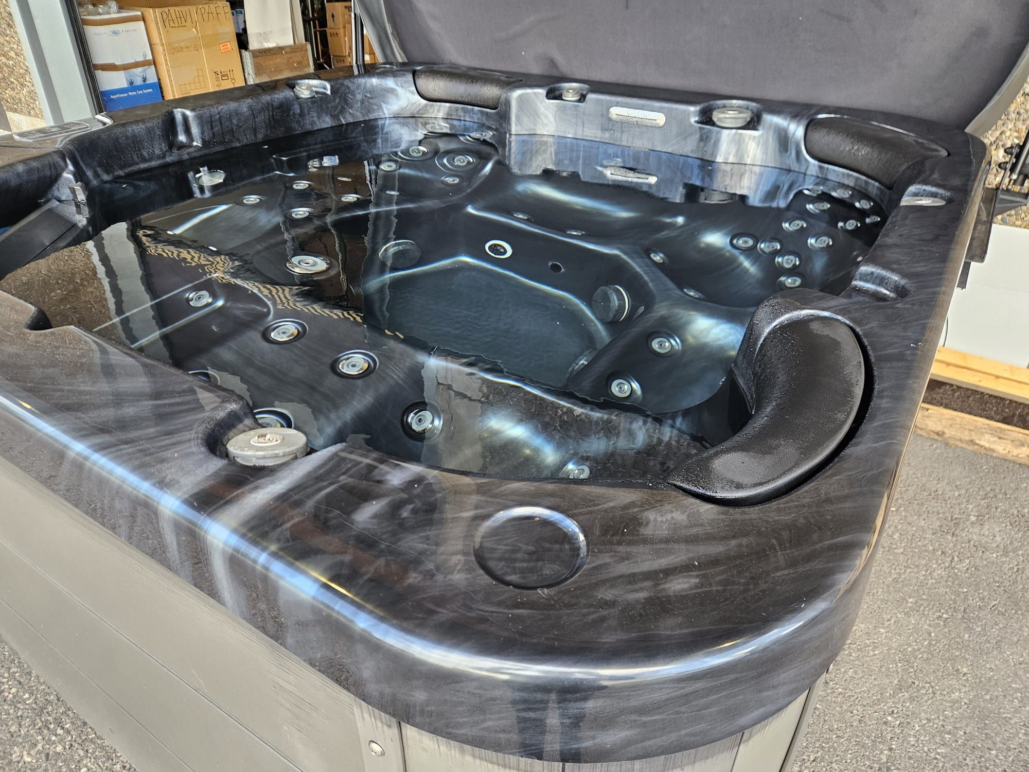 Image 3/9