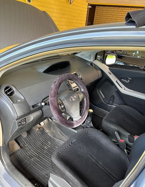 Image 6/10