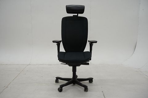 Image 1/8