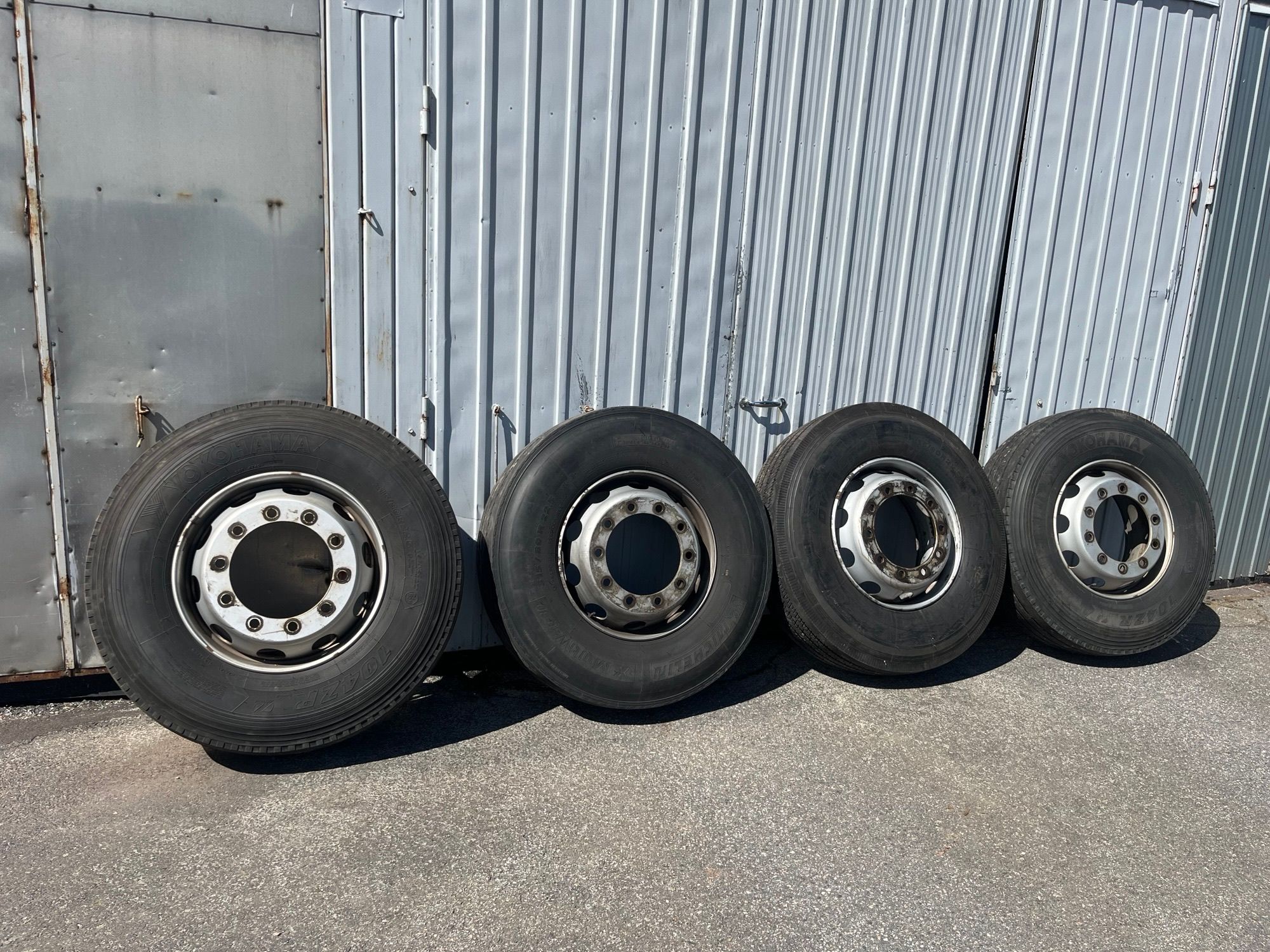 Image 1/10