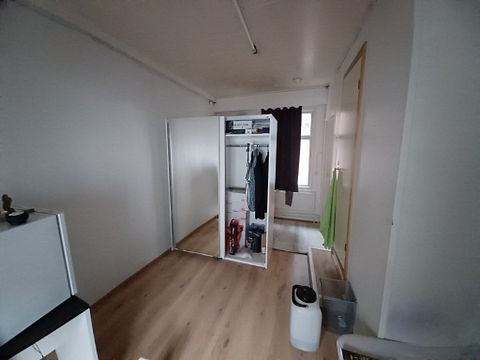 Image 42/100
