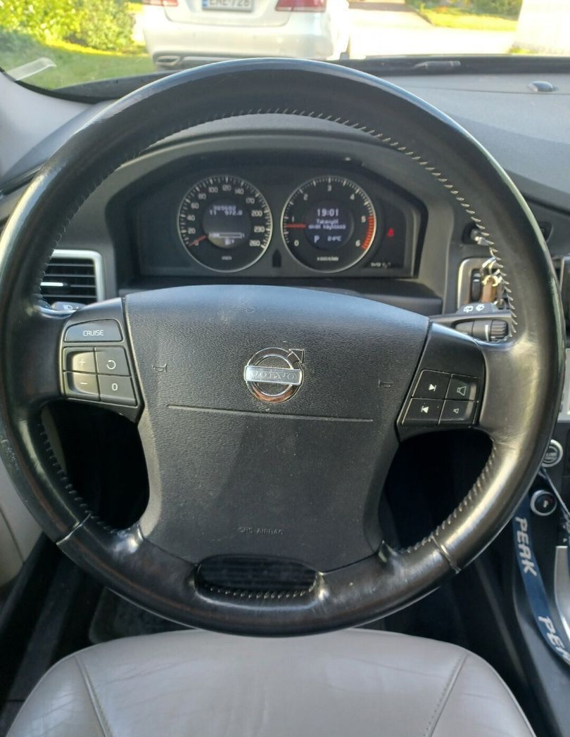 Image 8/19
