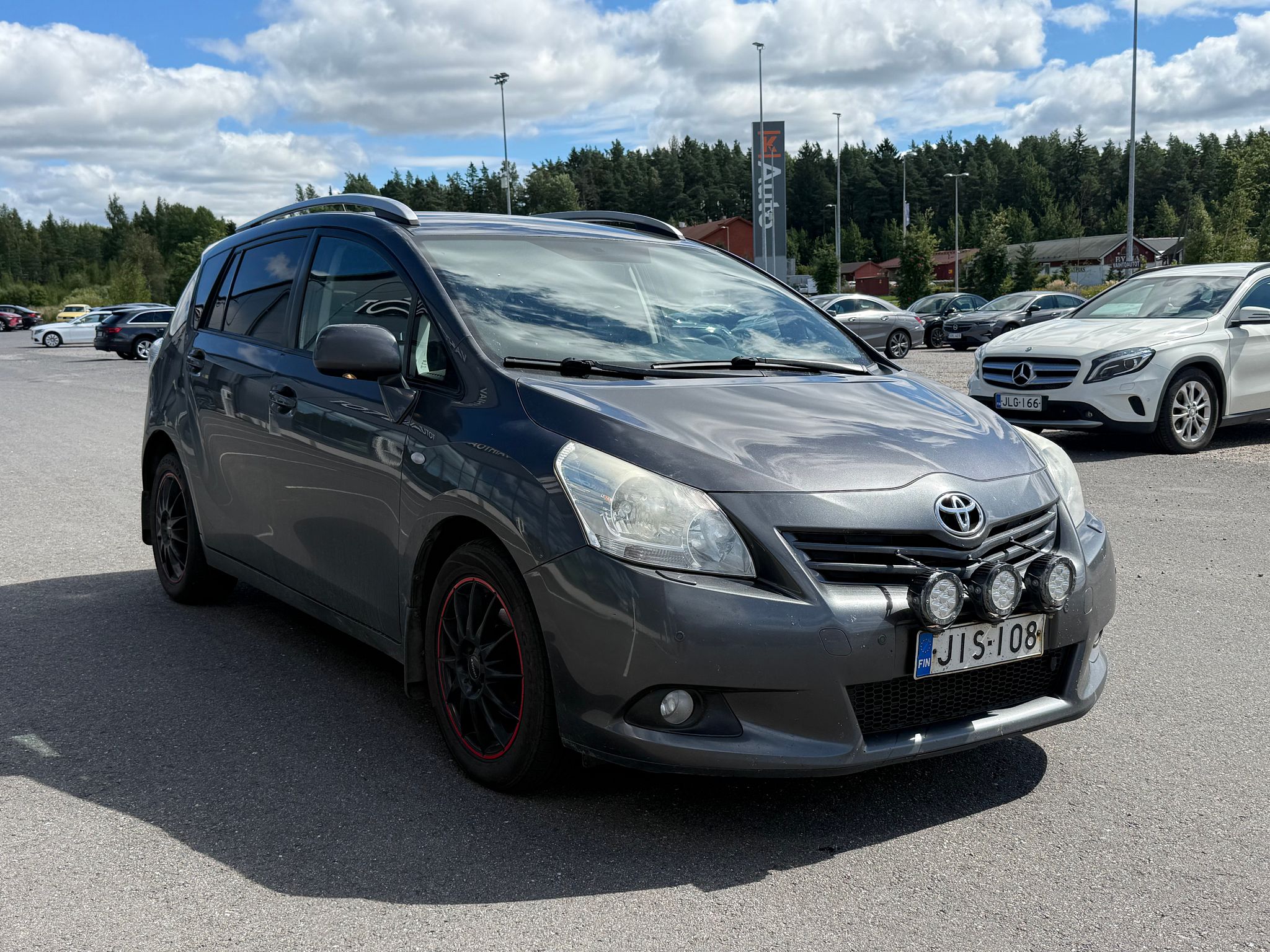 Image 3/19