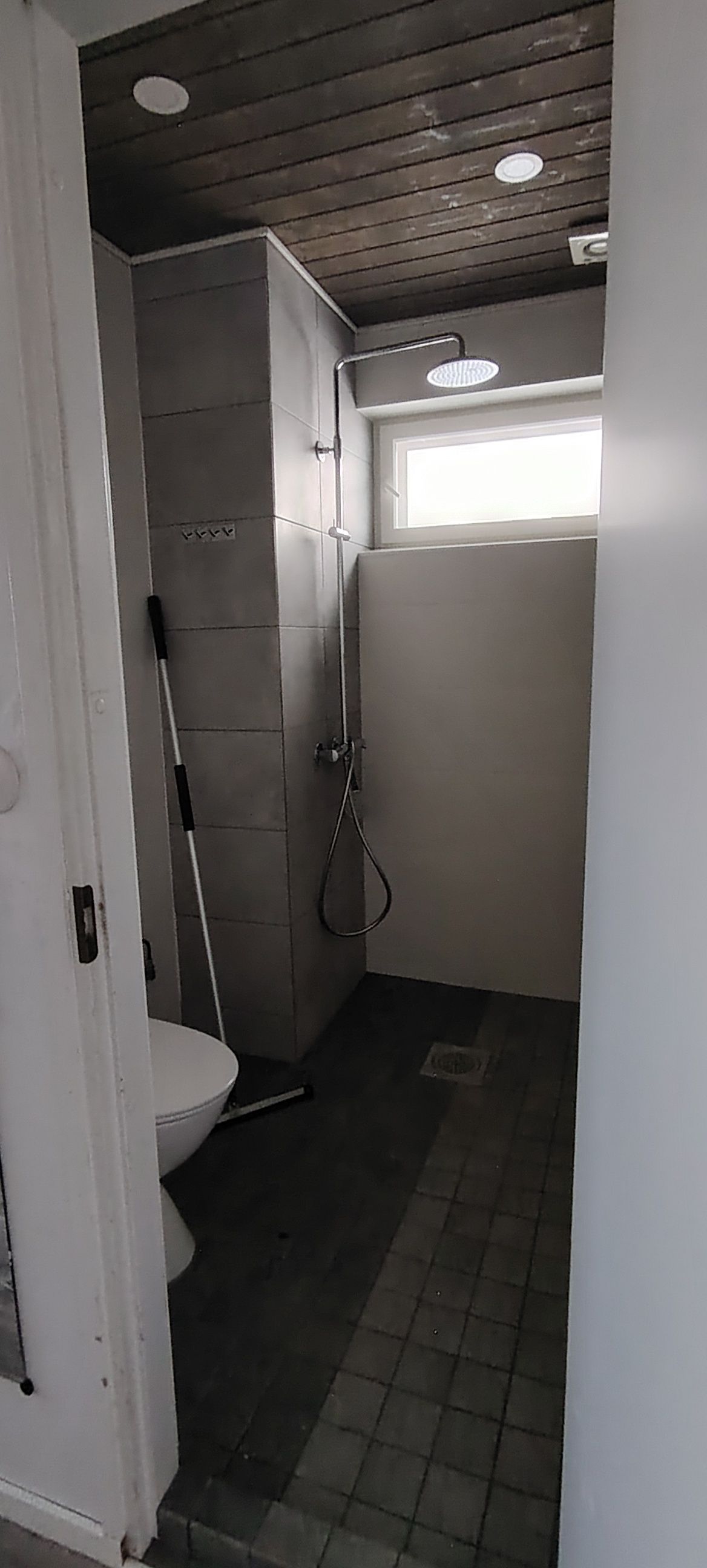 Image 11/16