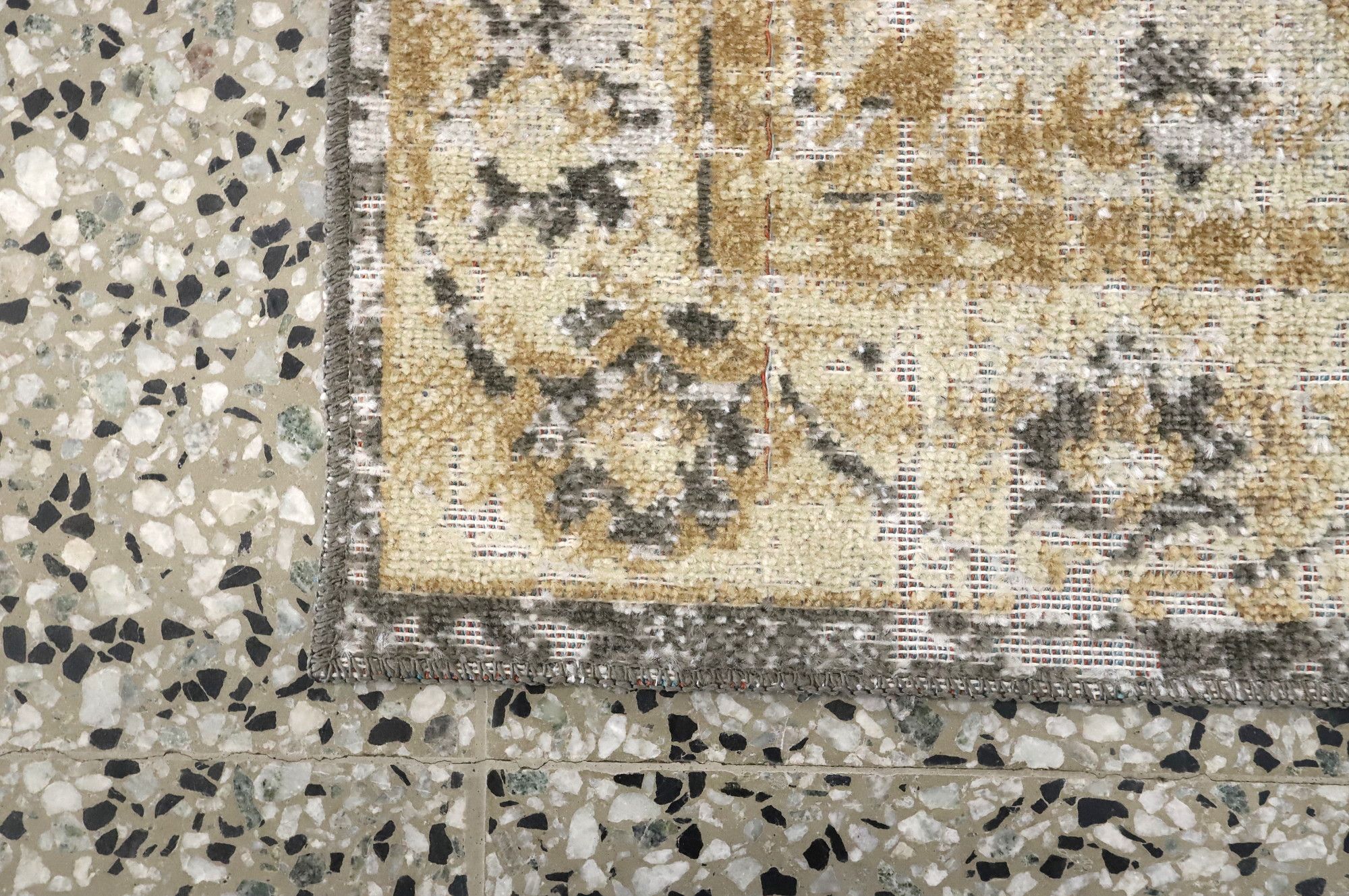Image 3/8