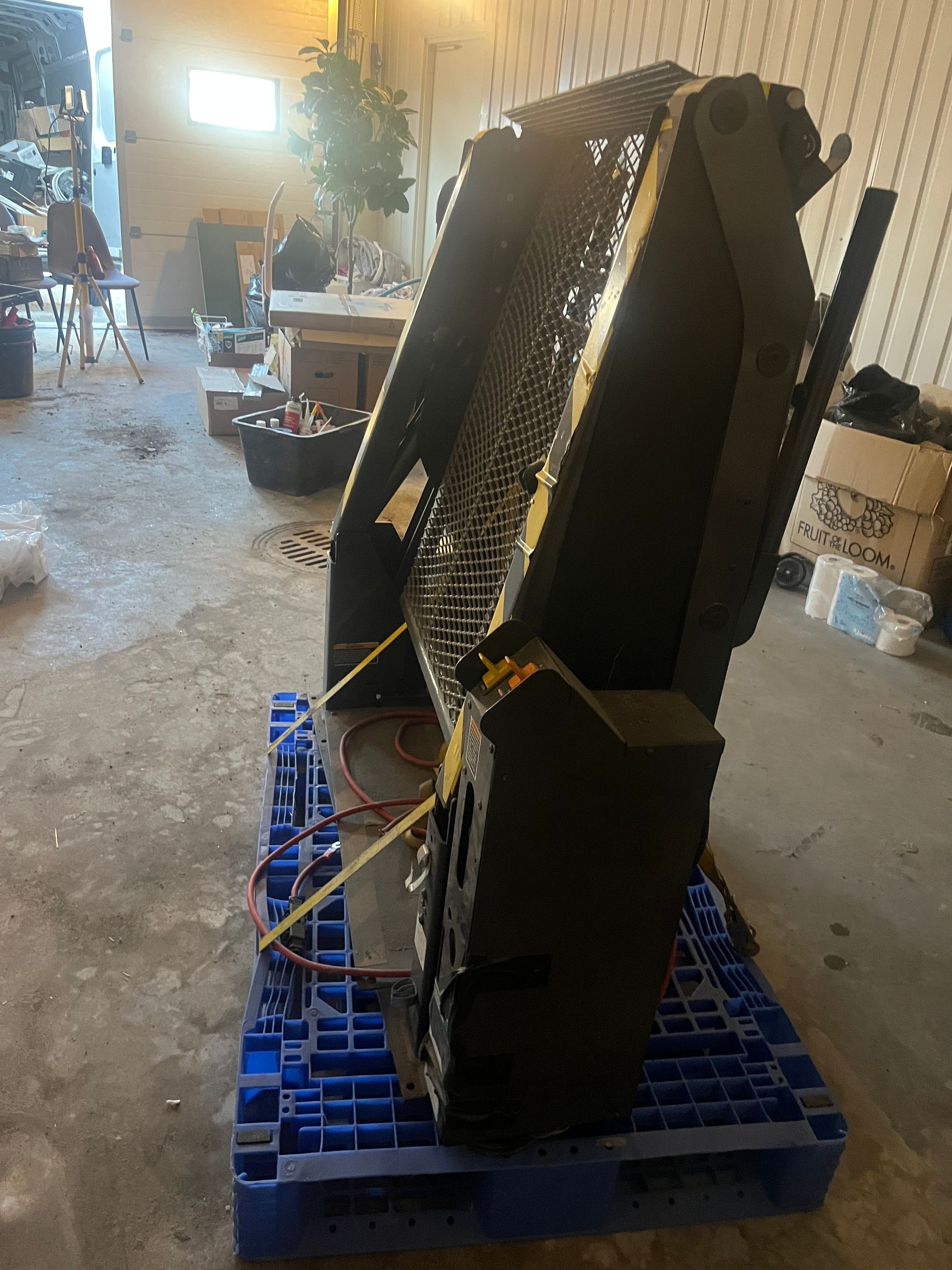 Image 6/10