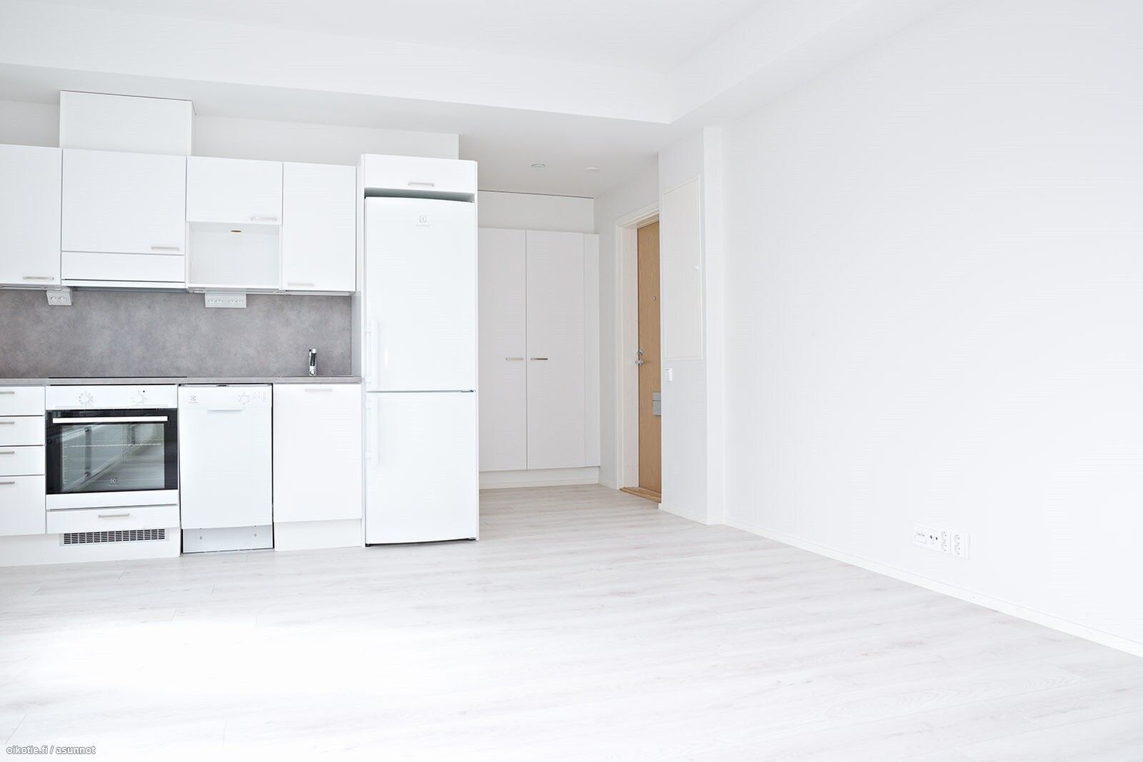 Image 11/19