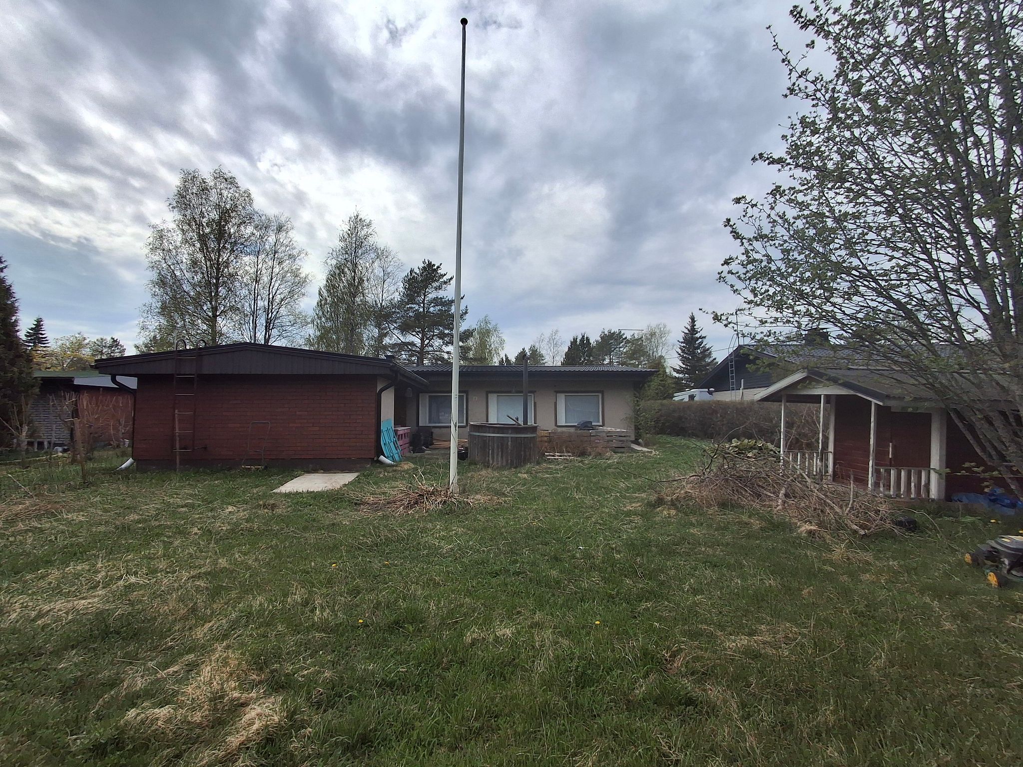 Image 2/33