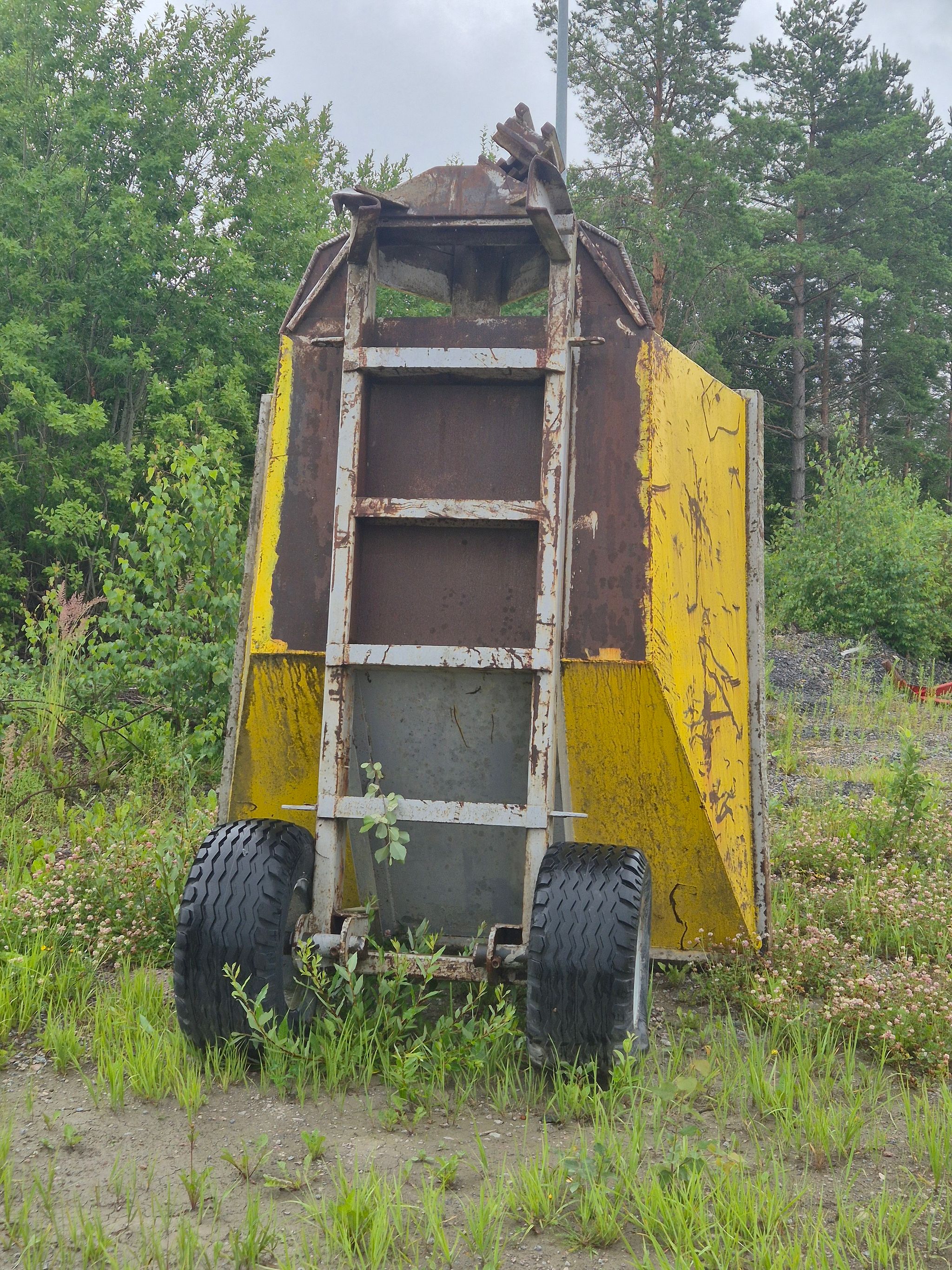 Image 2/4